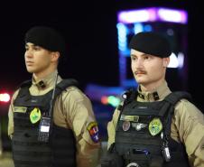 Mesmo com a chuva que caiu durante parte da apresentação, o público permaneceu no local