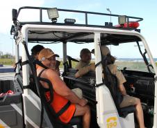 Cinto afivelado e sorriso no rosto: a “Voltinha UTV PMPR” conquista a criançada no litoral