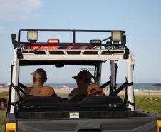 Cinto afivelado e sorriso no rosto: a “Voltinha UTV PMPR” conquista a criançada no litoral