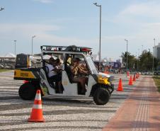 Cinto afivelado e sorriso no rosto: a “Voltinha UTV PMPR” conquista a criançada no litoral