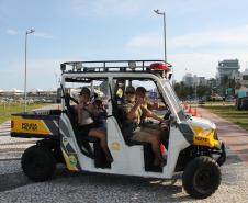 Cinto afivelado e sorriso no rosto: a “Voltinha UTV PMPR” conquista a criançada no litoral