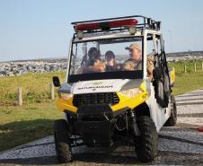 Cinto afivelado e sorriso no rosto: a “Voltinha UTV PMPR” conquista a criançada no litoral