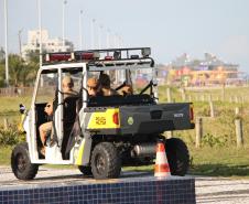 Cinto afivelado e sorriso no rosto: a “Voltinha UTV PMPR” conquista a criançada no litoral