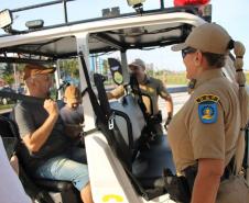 Cinto afivelado e sorriso no rosto: a “Voltinha UTV PMPR” conquista a criançada no litoral