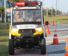 Cinto afivelado e sorriso no rosto: a “Voltinha UTV PMPR” conquista a criançada no litoral