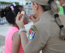 Cinto afivelado e sorriso no rosto: a “Voltinha UTV PMPR” conquista a criançada no litoral