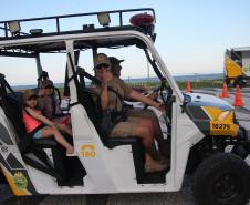 Cinto afivelado e sorriso no rosto: a “Voltinha UTV PMPR” conquista a criançada no litoral