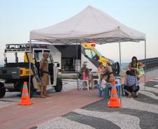 Cinto afivelado e sorriso no rosto: a “Voltinha UTV PMPR” conquista a criançada no litoral