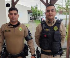 Diante do risco iminente de afogamento, os policiais da Patrulha Rural agiram de forma imediata e entraram no rio para prestar socorro