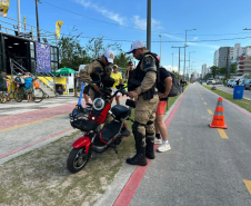 PMPR realiza ação educativa sobre uso de patinetes elétricos e ciclomotores em Matinhos 