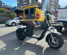 PMPR realiza ação educativa sobre uso de patinetes elétricos e ciclomotores em Matinhos