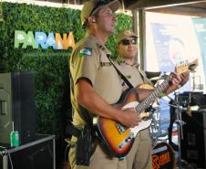 Banda da PMPR encanta público em apresentação inédita na Ilha do Mel