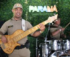 Banda da PMPR encanta público em apresentação inédita na Ilha do Mel