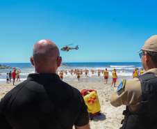 Comandante-Geral da PMPR prestigia formatura de novos guarda-vidas do CBMPR em Matinhos