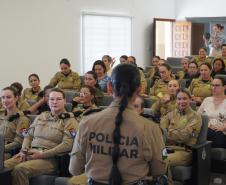 PMPR promove encontro “Chá de Rosas” e debate identidade feminina entre policiais militares
