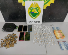 PMPR prende duas mulheres por tráfico de drogas e apreende crack e cocaína no Tatuquara