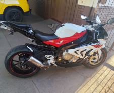 PMPR apreende motocicleta com irregularidades e recolhe outro veículo durante fiscalizações no Noroeste