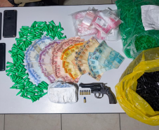 PMPR prende suspeito por tráfico de drogas, porte ilegal de arma e direção perigosa em Jacarezinho