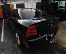 PMPR prende suspeito por tráfico de drogas, porte ilegal de arma e direção perigosa em Jacarezinho