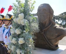 PMPR homenageia Tiradentes e entrega medalhas a autoridades e policiais do Estado