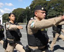 PMPR homenageia Tiradentes e entrega medalhas a autoridades e policiais do Estado