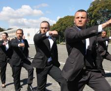 PMPR homenageia Tiradentes e entrega medalhas a autoridades e policiais do Estado