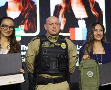 Ao longo do dia, o simpósio reforçou seu caráter internacional, promovendo a troca de experiências entre profissionais de diferentes países 