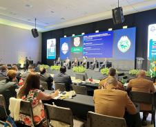 O evento reúne mais de 100 delegações, representando 23 países e 23 estados brasileiros