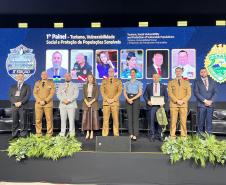 O evento reúne mais de 100 delegações, representando 23 países e 23 estados brasileiros