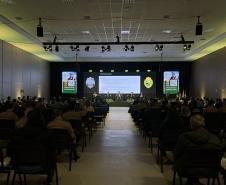 Ao longo do dia, o simpósio reforçou seu caráter internacional, promovendo a troca de experiências entre profissionais de diferentes países 