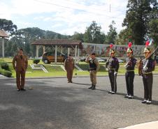 PMPR homenageia Tiradentes e entrega medalhas a autoridades e policiais do Estado