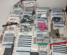 PMPR detém cinco pessoas por tráfico de drogas e apreende arma na Ilha dos Valadares, em Paranaguá