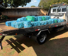 Em ação integrada, PMPR apreende quase 1,5 tonelada de maconha e prende motorista em Icaraíma