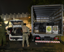 PMPR e PF apreendem 4 mil pacotes de cigarros contrabandeados em Foz do Iguaçu