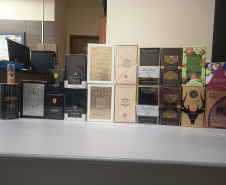 PMPR apreende medicamentos e mercadorias irregulares na PR-323