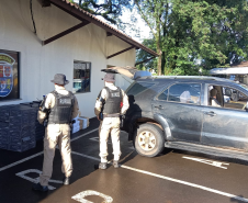 PMPR apreende carga de vinhos, recupera veículo furtado e prende homem no Sudoeste do Estado