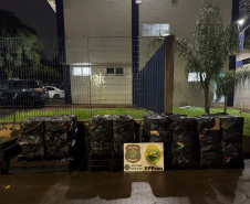 PMPR e PF apreendem 2,7 mil pacotes de cigarros contrabandeados em Foz do Iguaçu