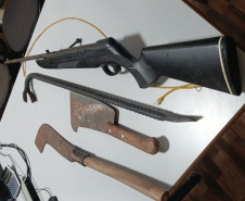 PMPR prende homem por violência doméstica e apreende arma de fogo em Santa Cruz de Monte Castelo