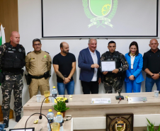 Atuação da PMPR é reconhecida com homenagem a policiais em Rio Branco do Sul