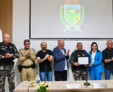 Atuação da PMPR é reconhecida com homenagem a policiais em Rio Branco do Sul
