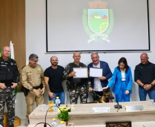 Atuação da PMPR é reconhecida com homenagem a policiais em Rio Branco do Sul