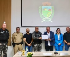 Atuação da PMPR é reconhecida com homenagem a policiais em Rio Branco do Sul