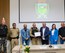 Atuação da PMPR é reconhecida com homenagem a policiais em Rio Branco do Sul