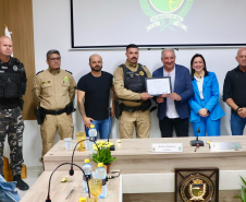 Atuação da PMPR é reconhecida com homenagem a policiais em Rio Branco do Sul