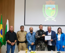 Atuação da PMPR é reconhecida com homenagem a policiais em Rio Branco do Sul