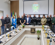 Atuação da PMPR é reconhecida com homenagem a policiais em Rio Branco do Sul
