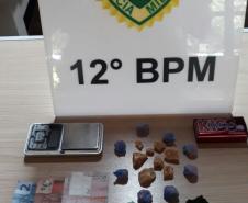 Casal suspeito de tráfico de drogas é encaminhada pela PM na capital do estado; maconha e crack são apreendidos