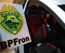 BPFron apreende caixas de cigarros e encaminha duas pessoas à delegacia