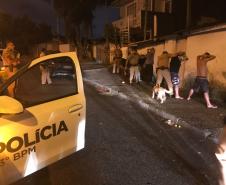 Pistola, carteiras de cigarros e ampolas de anabolizantes são apreendidos pela PM em Curitiba
