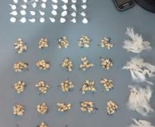Mais de R$ 20 mil em drogas são apreendidas pela PM em Guaratuba; cinco são encaminhados